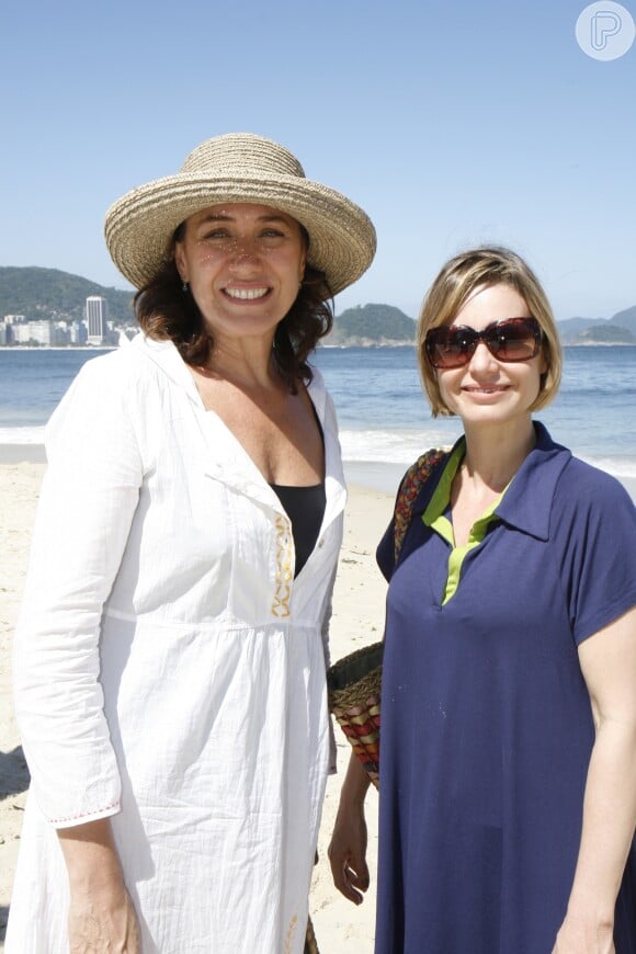 Catarina (Lilia Cabral) e Stela (Paula Burlamaqui) viajam para a Argentina na reta final da novela 'A Favorita'