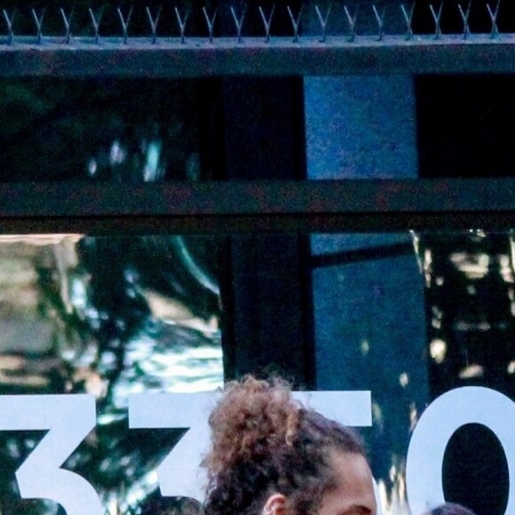 
Vitão foi visto trocando beijos com Giullia Buscacio na Zona Sul do Rio de Janeiro
