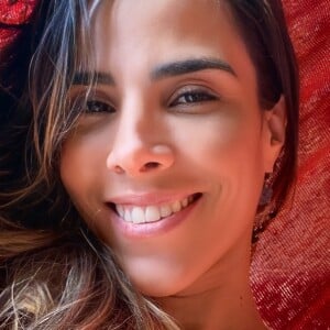 Wanessa Camargo fez uma postagem sorridente no Instagram na tarde de domingo (15 de maio): 'curtindo por aqui'