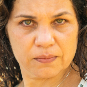 Maria Bruaca (Isabel Teixeira) atira em Tenório (Murilo Benício) na novela 'Pantanal'