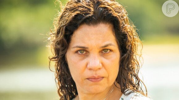 Maria Bruaca (Isabel Teixeira) atira em Tenório (Murilo Benício) na novela 'Pantanal'