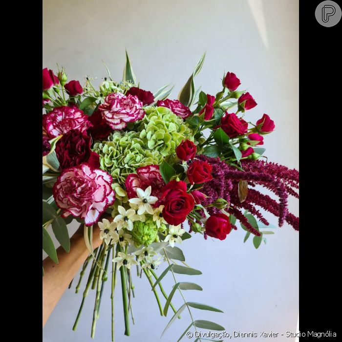 Buquê de noiva com flores em marsala é opção chique e elegante para  casamento - Purepeople