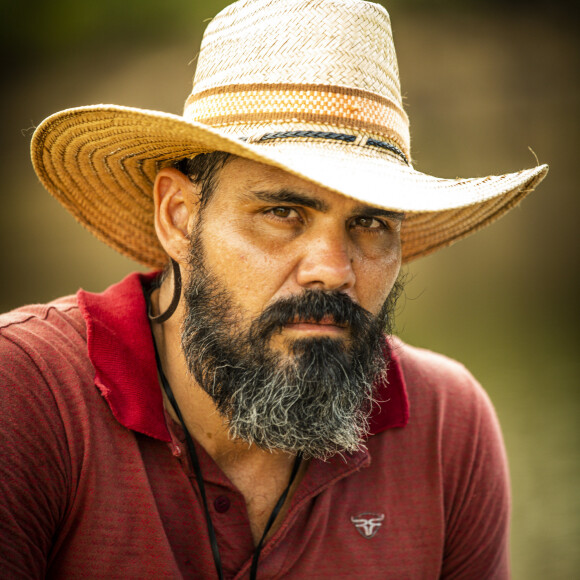 Alcides (Juliano Cazarré) pode matar Tenório (Murilo Benício), marido de sua amante, Maria Bruaca (Isabel Teixeira) no fim da novela 'Pantanal'