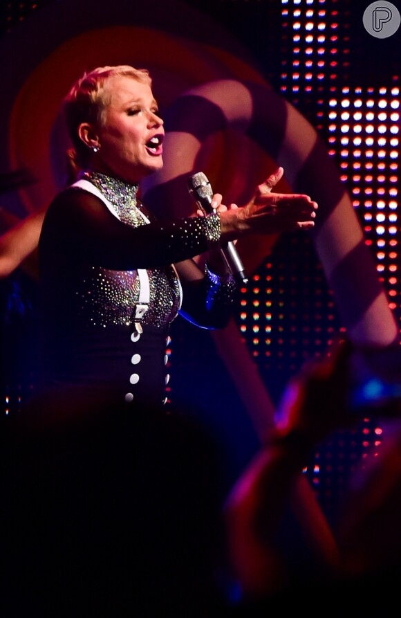 Xuxa gravava o programa 'Caravana das Drags' quando fãs levantaram coro de 'Xuxa maravilhosa'