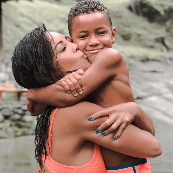 Carol Nakamura contou que Wallace, filho adotivo, voltou para a família biológica