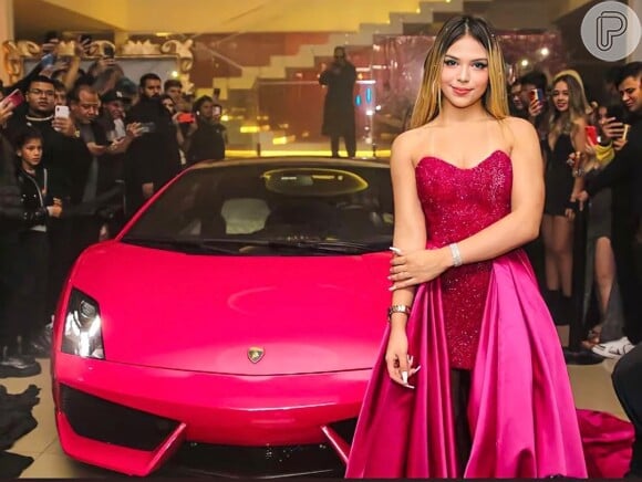 Melody ganhou um Lamborghini Gallardo na cor rosa e se envolveu em outra polêmica com Anitta