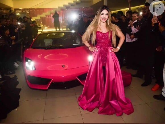 A cantora Melody celebrou seus 15 anos com uma festa luxuosa em São Paulo