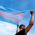 Conhecer as cirurgias de redesignação sexual e levantar esse debate não deve ser limitado apenas às pessoas trans