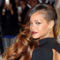 Rihanna: ônibus da turnê da cantora é parado e inspetores encontram maconha