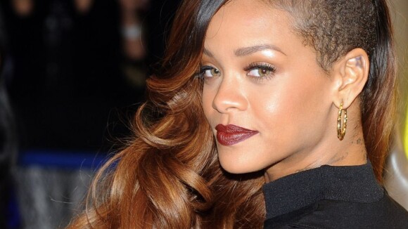 Rihanna: ônibus da turnê da cantora é parado e inspetores encontram maconha