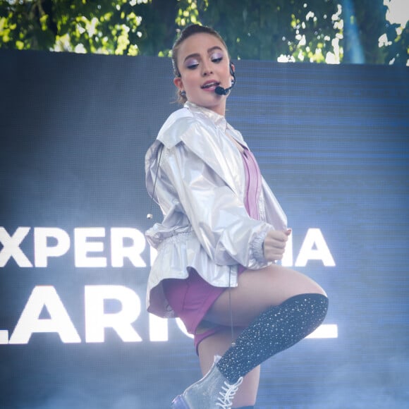 Larissa Manoela fez um pocket show em SP