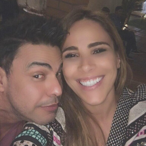 Pai de Wanessa Camargo, Zezé Di Camargo, não fugiu de uma pergunta sobre o assunto durante o casamento do sobrinho, Nathan