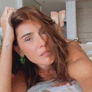 Deborah Secco foi questionada se tinha fetiche por homem casado