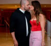 Paolla Oliveira trocou beijos com namorado, Diogo Nogueira, em evento no RJ