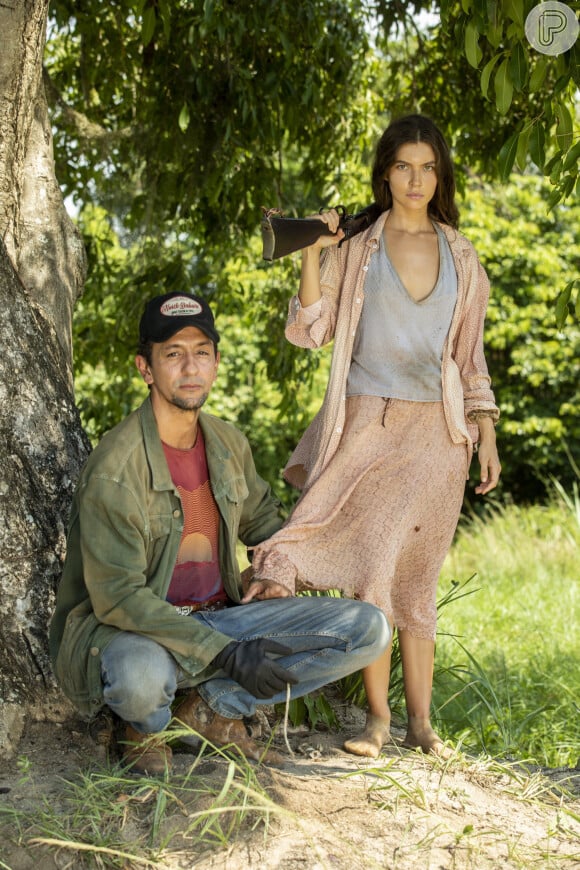 Novela 'Pantanal': Zé Lucas (Irandhir Santos) se declara para Juma (Alanis Guillen) que é namorada de seu irmão, Jove (Jesuíta Barbosa)
 