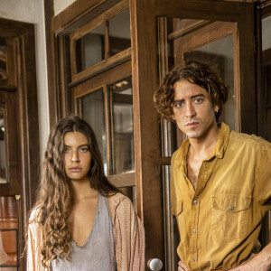 Novela 'Pantanal': Juma  (Alanis Guillen) é namorada de seu irmão, Jove (Jesuíta Barbosa)