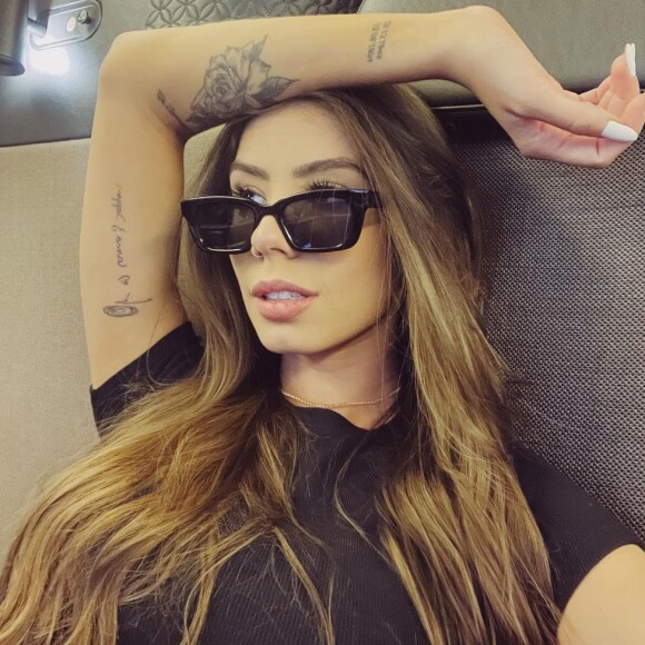 Maria Lina: segurança tapou a visão da influencer, o que impossibilitou que ela fosse fotografada no aeroporto