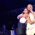 Paolla Oliveira e Diogo Nogueira dançaram juntinhos no show