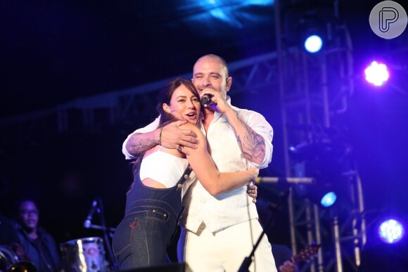 Paolla Oliveira e Diogo Nogueira dançaram juntinhos no show
