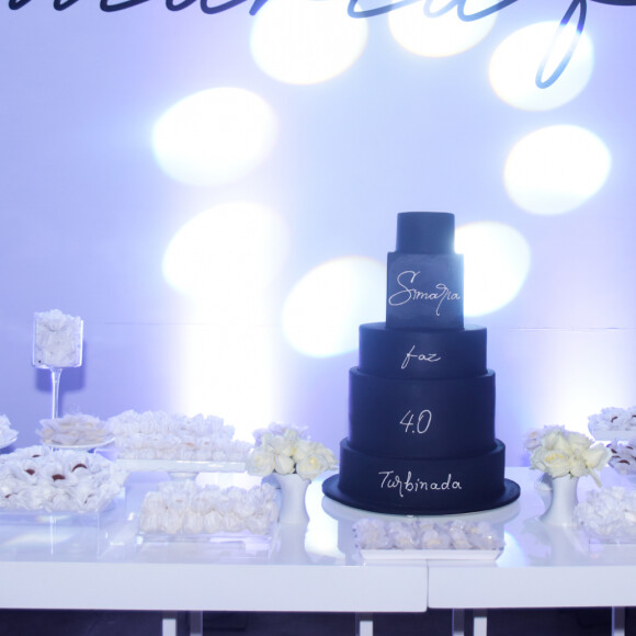 Simaria completa 40 anos somente na quinta-feira (16)