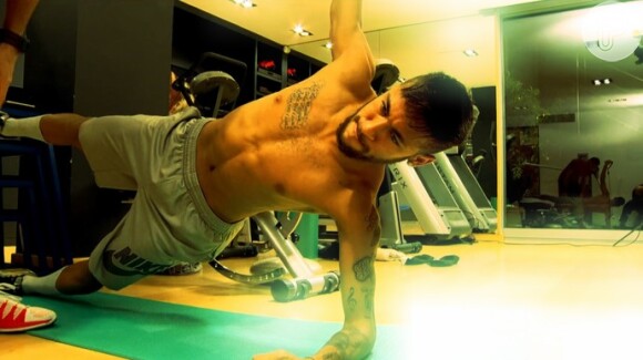Neymar mostra sua rotina de exercícios em sua casa em Barcelona, na Espanha