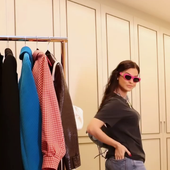 Calça jeans de Andressa Suita pertence à marca Fórum. No site oficial, é possível encontrar calças jeans femininas em valores que variam de R$ 151 a R$ 727 