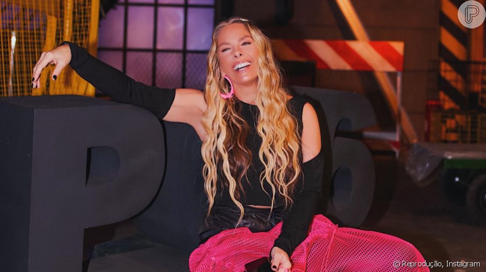 Mostrando que está por dentro do que acontece na cultura pop, a apresentadora mandou um recado direto para os fãs das cantoras