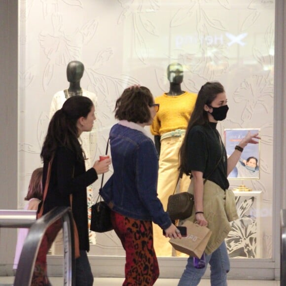 Fernanda Souza e Eduarda Porto, sua namorada, são amigas de infância