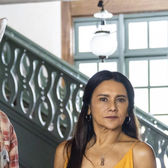 Novela 'Pantanal': Filó (Dira Paes) se sente arrependida em ter mentido para José Leôncio (Marcos Palmeira) sobre a paternidade de Tadeu (José Loreto)
