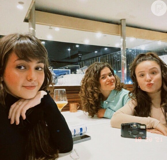 Klara Castanho, Larissa Manoela e Maísa Silva surgiram em fotos antigas postadas pela atriz da novela das seis 'Além da Ilusão' em 26 de junho de 2022