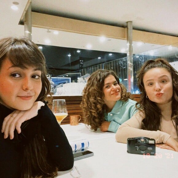 Klara Castanho, Larissa Manoela e Maísa Silva surgiram em fotos antigas postadas pela atriz da novela das seis 'Além da Ilusão' em 26 de junho de 2022