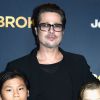 Brad Pitt posa com os filhos Shiloh, de 8 anos; Pax, de 10; e Maddox, de 13