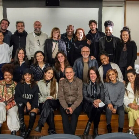 Jade Picon surgiu na primeira foto do elenco de 'Travessia'