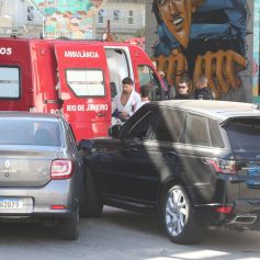 Cauã Reymond se envolveu em um acidente de trânsito na manhã desta quarta-feira (06) na Barra da Tijuca, bairro da Zona Oeste do Rio de Janeiro
