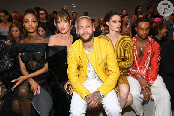Neymar posou ao lado de Jourdan Dunn, Alessandra Ambrosio, Coco Rocha e o ator Lucien Laviscount 