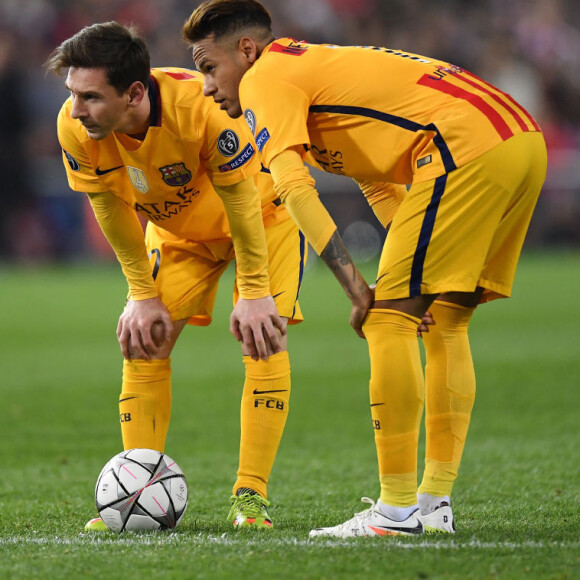 Além disso, Messi acredita que Neymar contribui positivamente ao clube