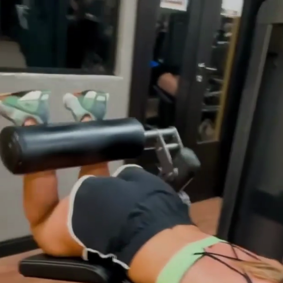 Mais treino de perna para Paolla Oliveira! 'É, meu povo, pra aguentar o tranco de gravação, a perna tem que estar bem preparada', brincou a atriz