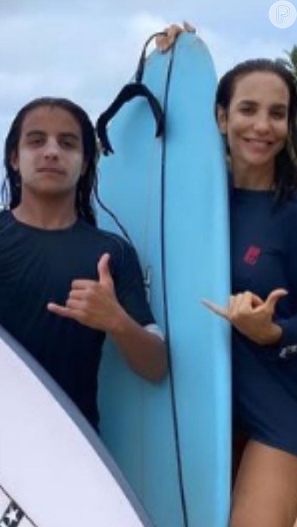 Marcelo, filho de Ivete Sangalo, ganhou elogios pelo braço musculoso na web: 'O filho está mais musculoso do que o pai, o menino cresceu'