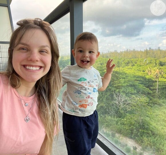 Letícia Navas posta várias fotos do filho, Nathan, de 1 ano. Atriz e apresentadora está grávida pela 2ª vez
