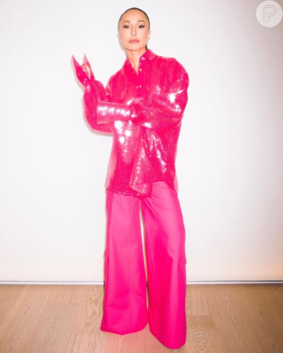 Barbiecore: o outfit com brilho e calça wide de Sabrina Sato adere à trend