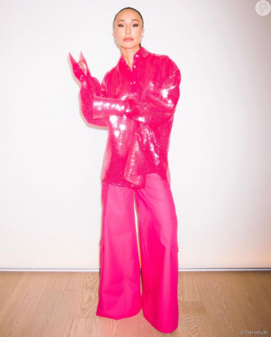 Barbiecore: o outfit com brilho e calça wide de Sabrina Sato adere à trend