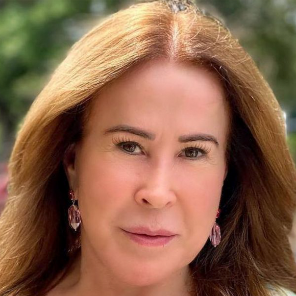 Zilu Godoi divertiu os seguidores neste domingo (18) ao recriar uma cena da novela 'Pantanal'