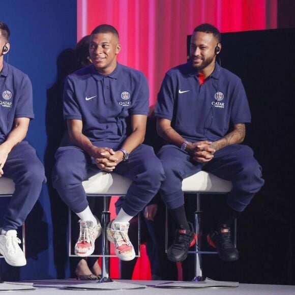 Pedido de Mbappé teria esfriado sua relação com Messi