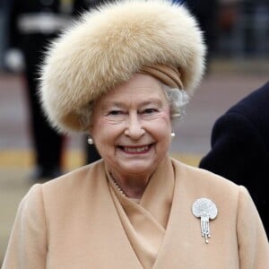 A rainha Elizabeth II comemorou a ausência de Meghan Markle no funeral do príncipe Philip, que faleceu aos 99 anos. 
 