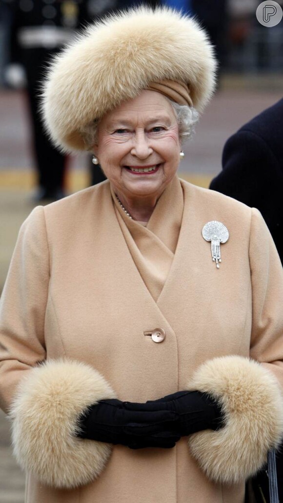 A rainha Elizabeth II comemorou a ausência de Meghan Markle no funeral do príncipe Philip, que faleceu aos 99 anos. 
 
