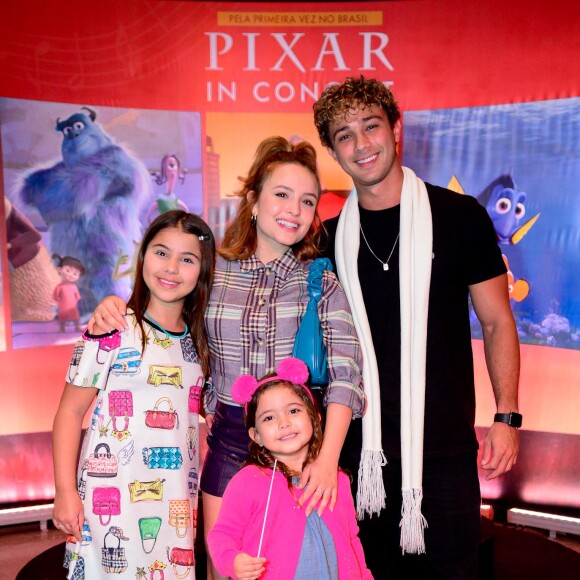 Larissa Manoela e André Frambach conferiram estreia do 'Pixar in Concert', no Rio de Janeiro