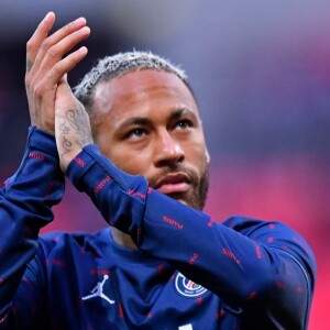 Neymar: 'Um ângulo traseiro mostra que não houve um choque tão direto, praticamente um pênalti 'fantasma'', disse o Globo Esporte