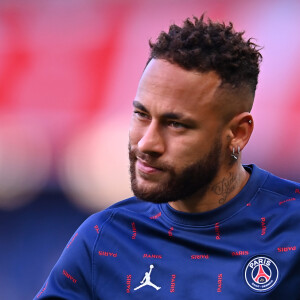 Com Neymar, Paris Saint-Germain venceu o Gamba Osaka por 6 a 2