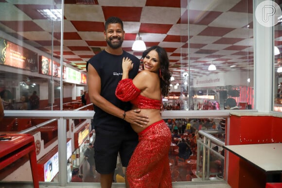 Viviane Araujo e o marido, Guilherme Militão, esbanjaram simpatia em ensaio do Salgueiro