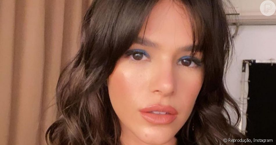 Bruna Marquezine completa 27 anos ao lado de amigos